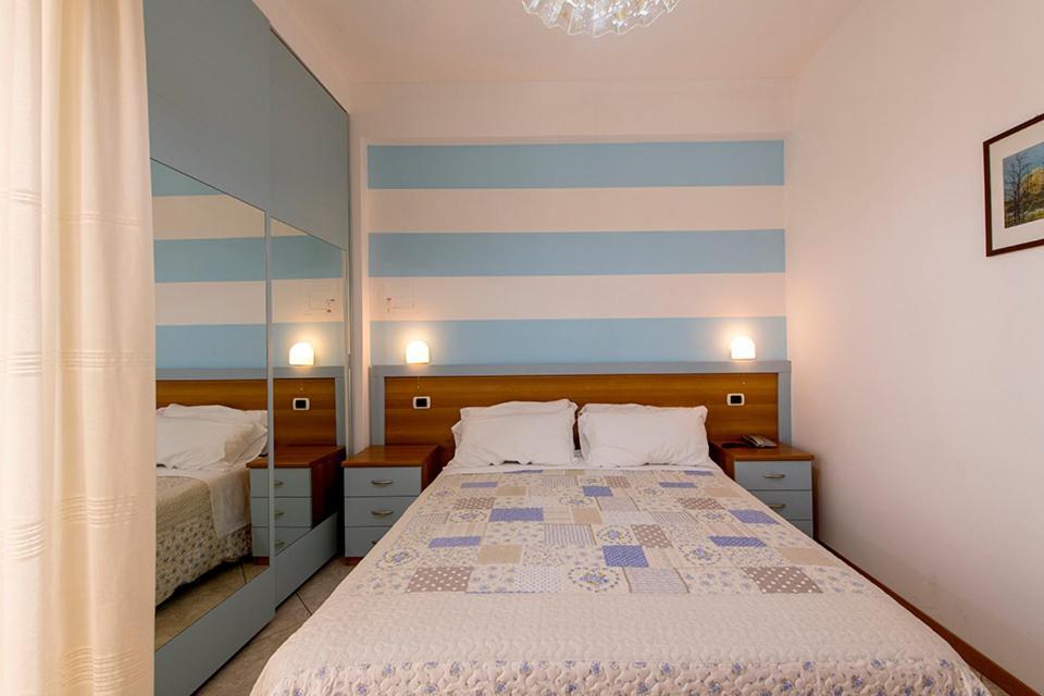 Hotel Le Soleil Сан-Бенедетто-дель-Тронто Экстерьер фото